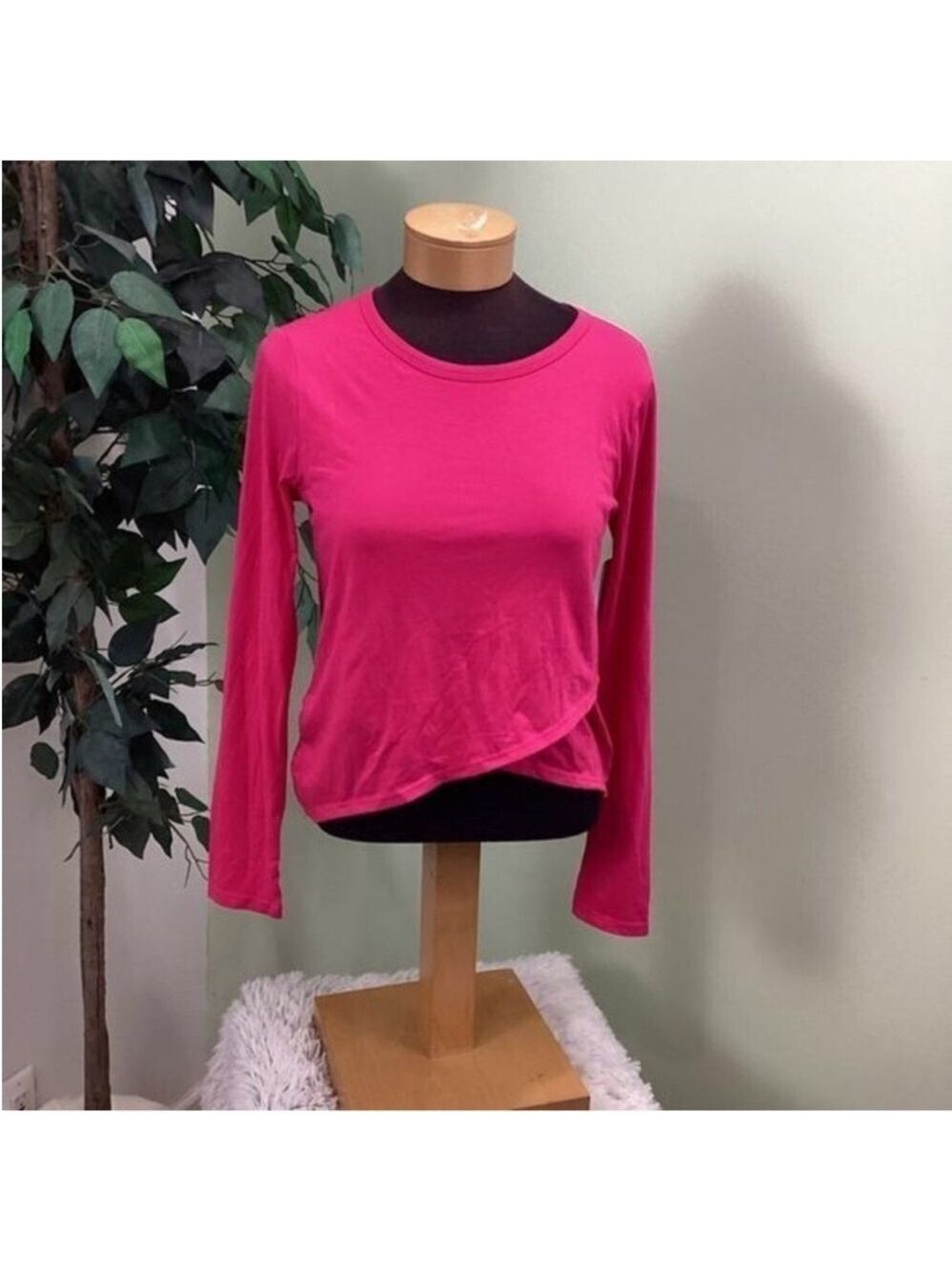 Xersion long sleeve tee Woman’s small pink power quick Dri hot pink